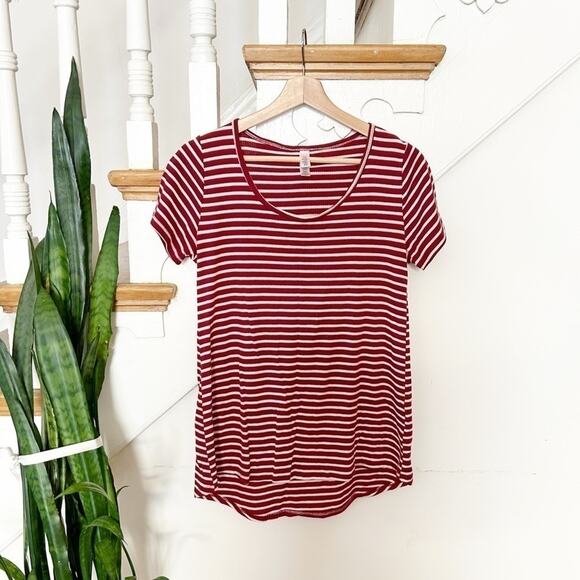 Lularoe Red White Stripe Short Sleeve Scoop Neck High Low Casual Perfect T XS - Picture 1 of 4